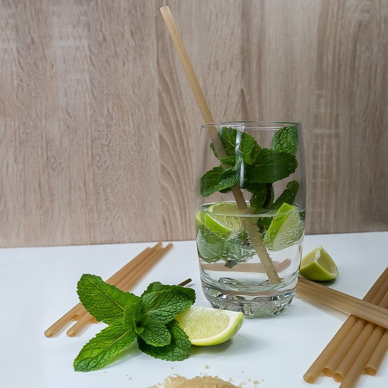 Cocktail avec une paille en canne à sucre | Pailles & Co